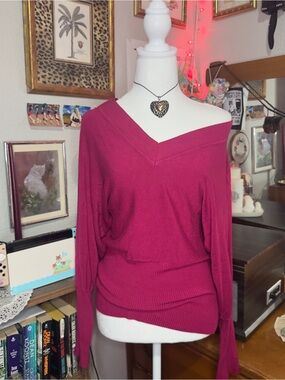 Y2K Women’s slouchy V-Neck Sweater - Raspberry